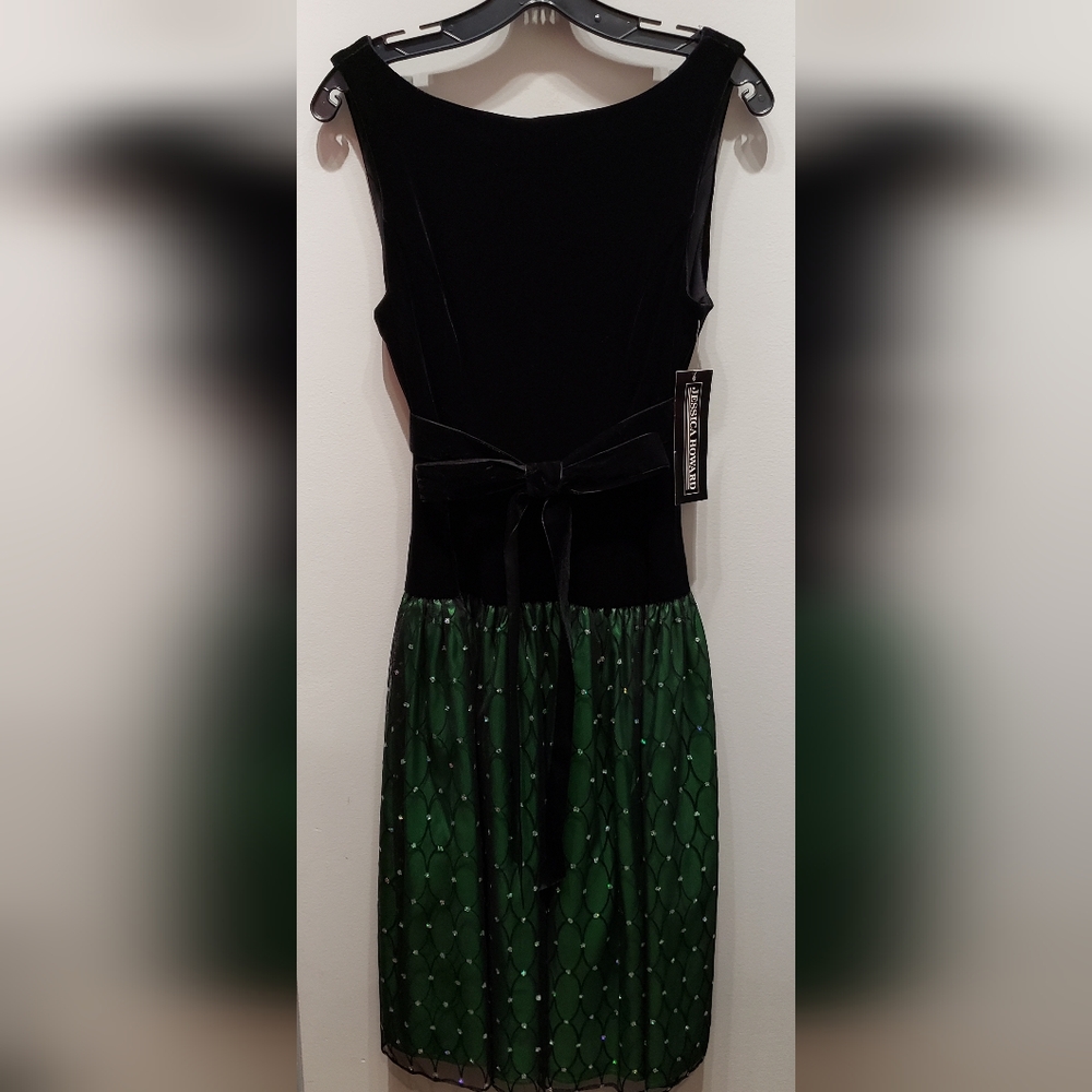 Jessica Howard Sprinkled with specks of sparkle, this Jessica Howard gown size
